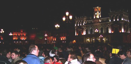 Imagen de la manifestacin de Valladolid en la Plaza Mayor a las 9 de la noche
