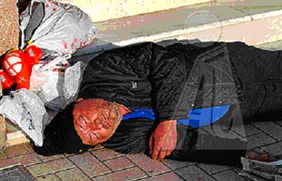 Miles de inmigrantes se ven obligados a dormir en la calle ya que no tienen trabajo ni papeles. ÁLVARO TOMÁS