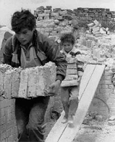 Niños trabajando en la construcción. ZARA ESCOLANO 4ºA