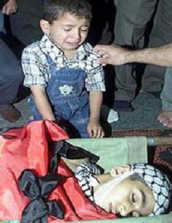 Niño muerto en la guerra contra Palestina. CRISTINA ARENAS